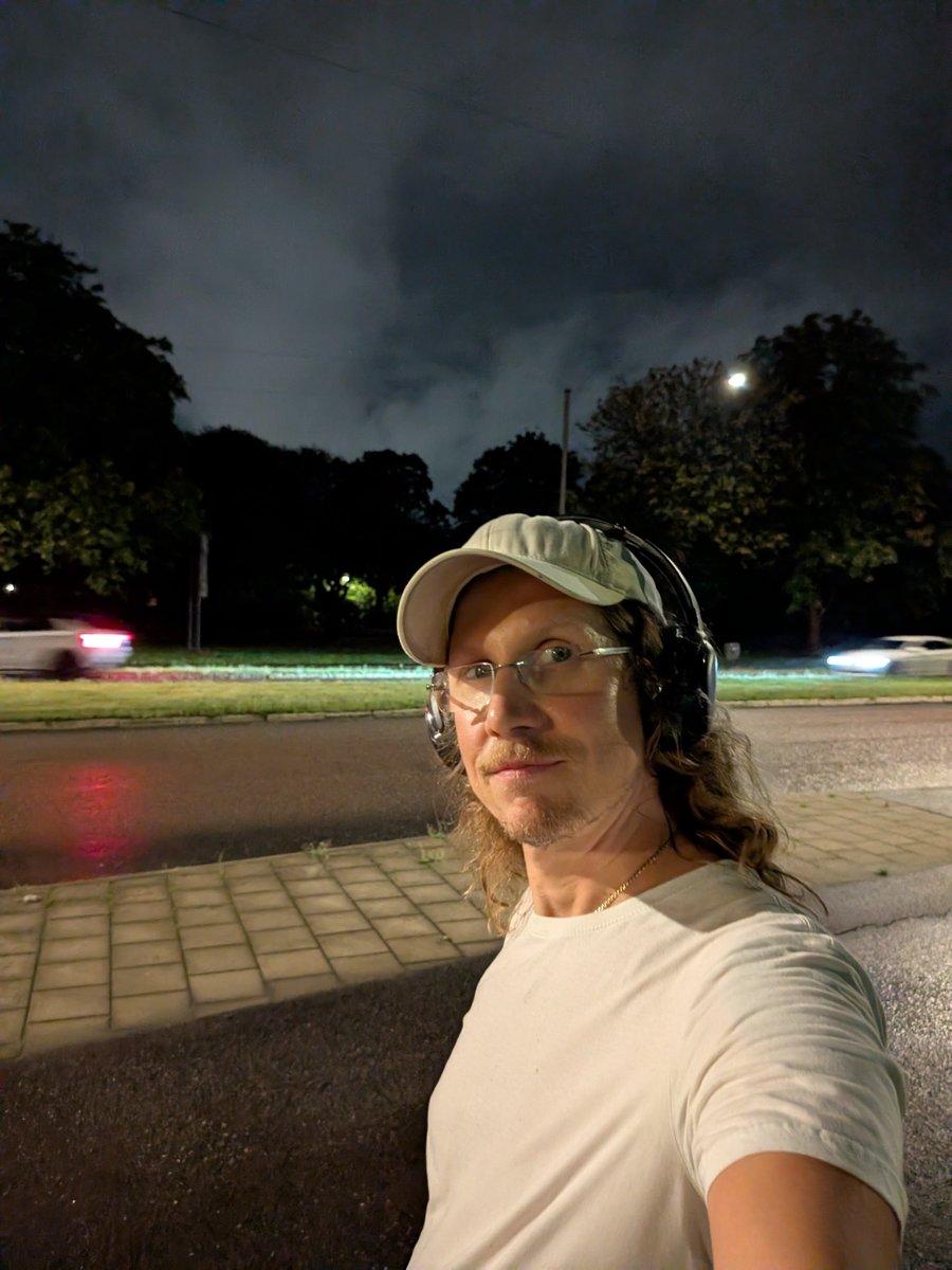 M0r1bu5's tweet photo. #runstreak day 601 #veganrunners #runeveryday. 6 km today. https://t.co/q2RHshtyif