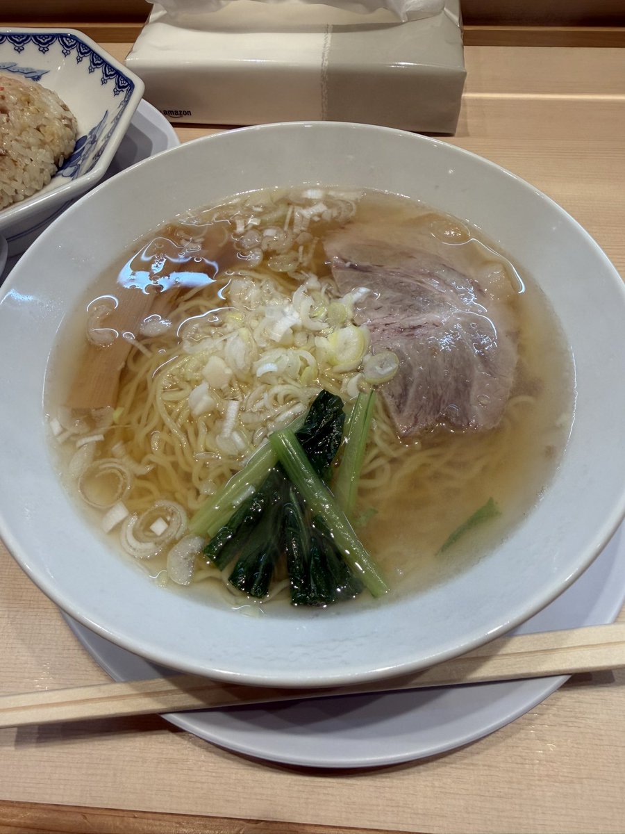 mumonga's tweet photo. 市玄
朝からやってる市場メシなのが嬉しい
あっさりの鮪ダシラーメンが二日酔いの空腹にしみる半チャーハンのセットにしちゃった https://t.co/l1qqvMi3fi