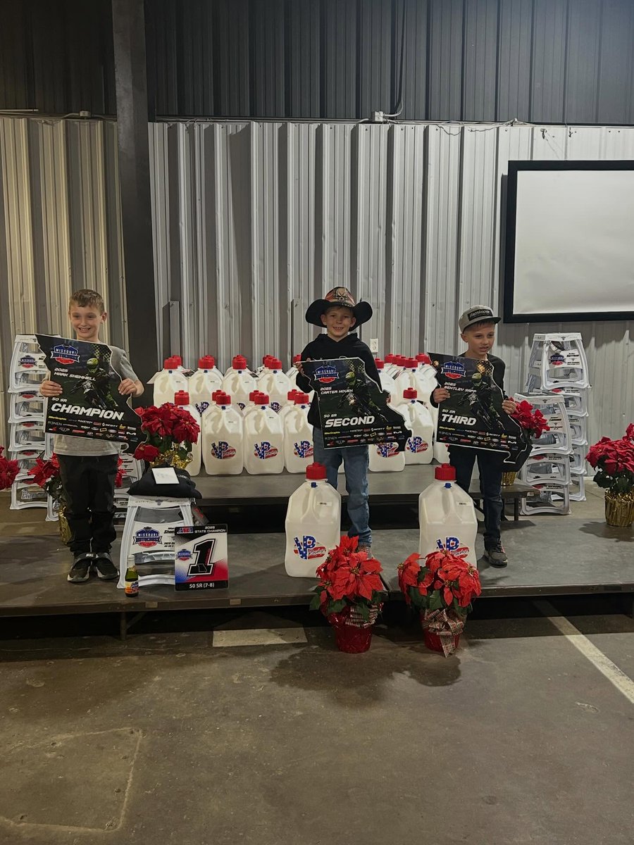 DonnellRepxukg's tweet photo. Carter finished the 2025 Missouri Moto Series with AMA Racing awards, taking P2 in both 50sr and 50open. This season brought memories, friendships, and lessons. He’s excited for 2026 and moving up to the 65s. Huge thanks to everyone who helped and https://t.co/4JexcE0Z0f