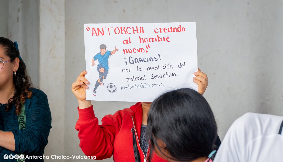 AntorchaOficial's tweet photo. #AntorchaEsDeporte 🚩🔥 El deporte colectivo demuestra, con hechos en la realidad, que la organización y la cooperación permiten llegar más lejos. No elimina las diferencias entre las personas, pero enseña a unir sus capacidades y esfuerzos para alcanzar una misma meta. https://t.co/vAyYGHgfll