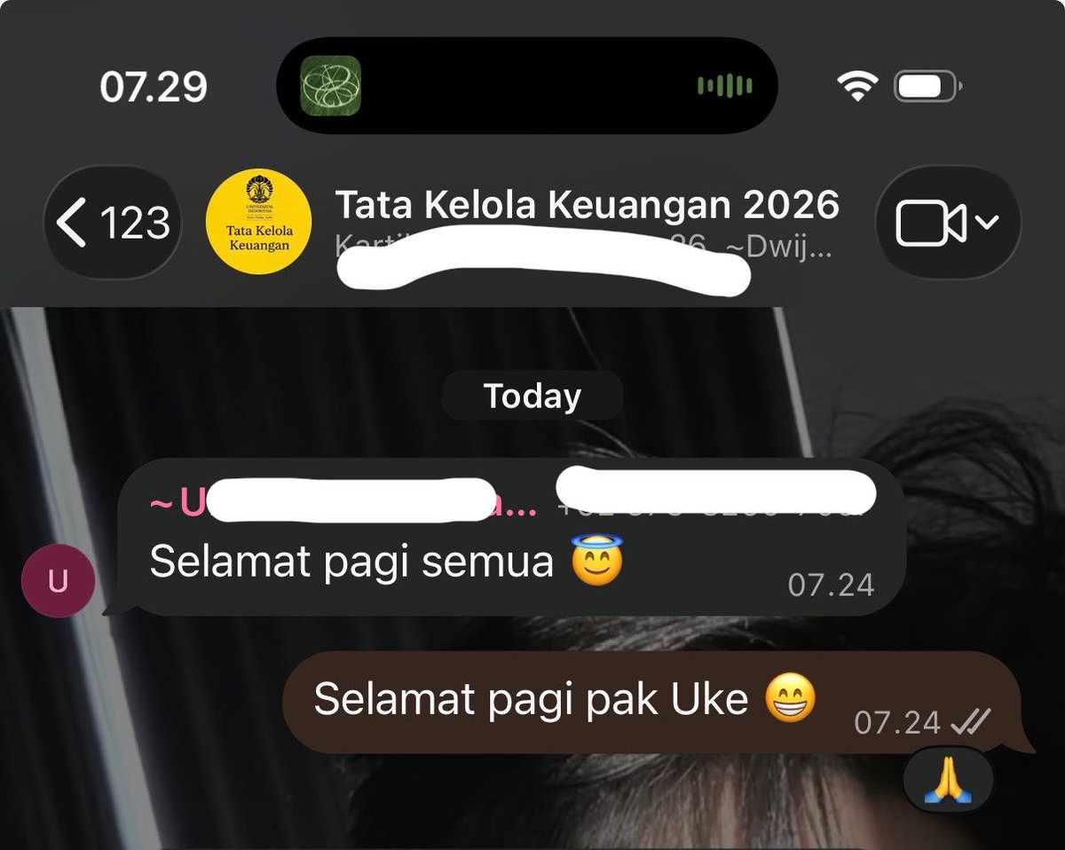 pleaseberich20's tweet photo. pagi2 di absen dosen 😰🥶 https://t.co/ZdxX3LsbdY
