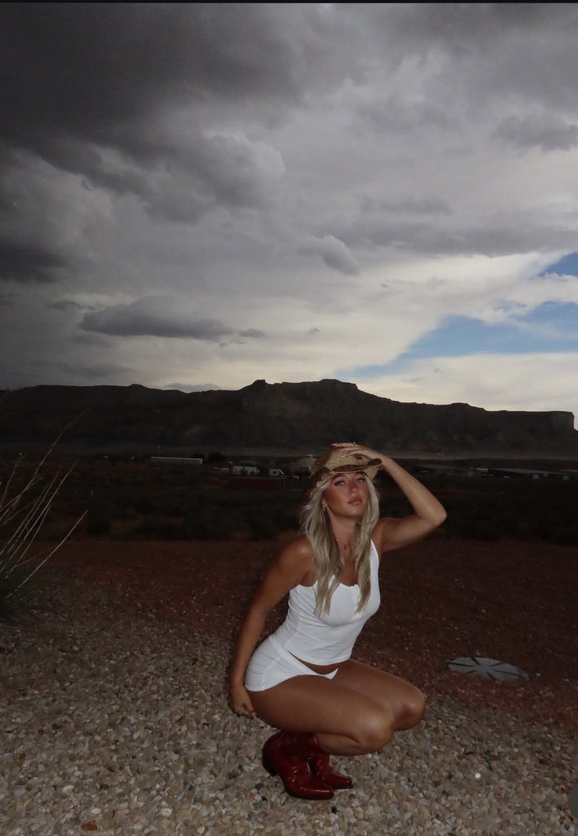 __brittbrat__'s tweet photo. Howdy 🤠 👋 https://t.co/eqSuzi5FLL