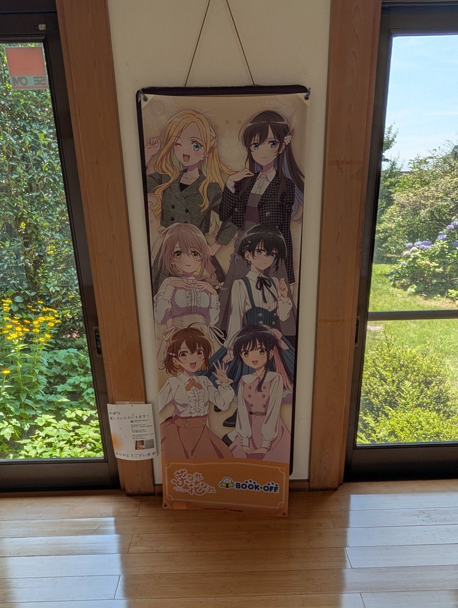 IYASHI396's tweet photo. 舒林寺に入るとたくさんの菜なれ花なれのグッズが置かれて私やアニメファン　群馬県民の人たちはとても嬉しいです😆❗
3枚目の写真が6人のチア姿が中々魅力なグッズで可愛いです😍❗
#群馬県
#沼田
#寺
#舒林寺
#アニメ
#アニメグッズ
#聖地巡礼
#菜なれ花なれ https://t.co/QlF6ChEOYZ
