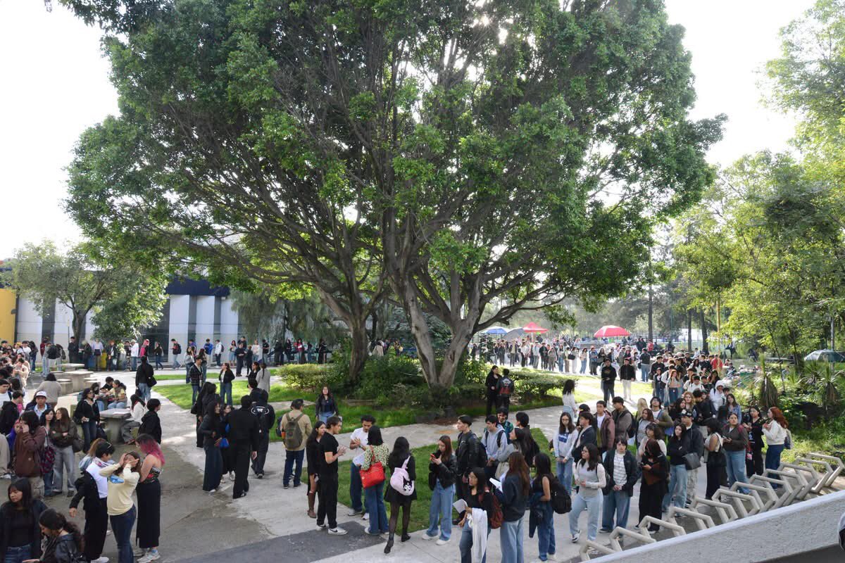 UNAM_FCPyS's tweet photo. Deseamos que este nuevo comienzo esté lleno de aprendizajes, experiencias y momentos que hagan de su paso por la FCPyS una etapa inolvidable. 📚🌟
¡Bienvenidas y bienvenidos a su nueva Facultad! 🎉💙💛
#TuNuevaFCPyS #FCPyS #UNAM https://t.co/4Nf9LStnHt