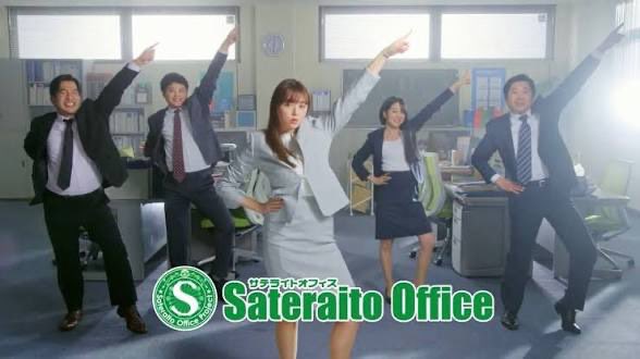 yoppymodel's tweet photo. 俺たちは朝の満員電車に揺られながら、死んだ目をした女が踊るCMを死んだ目で見ている。 https://t.co/MHk1riuYuQ