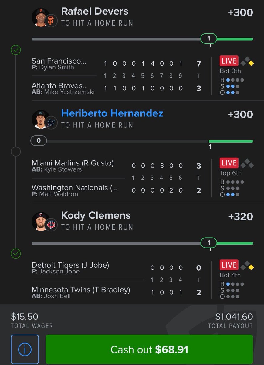 UtdTY07's tweet photo. 2 in ✅ I need u now Hernandez get
 the job done 🕯️🕯️🕯️ https://t.co/07elmvWA7U