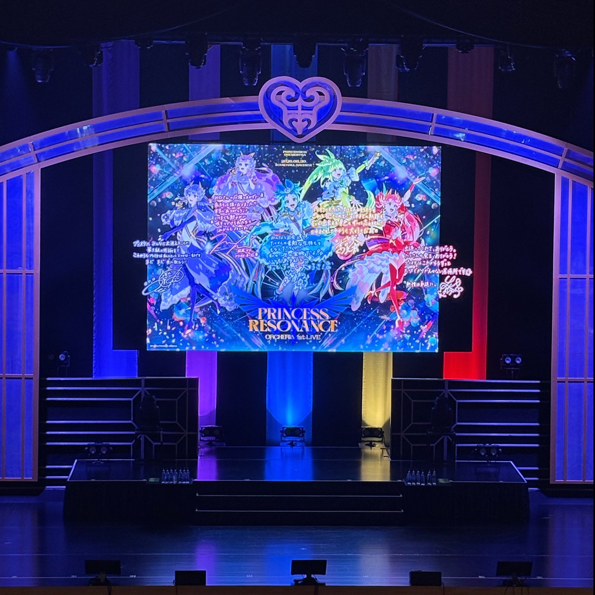 MariShimazaki's tweet photo. 余韻冷めやらぬですが…
#オルケリア 1st LIVE「PRINCESS RESONANCE」夜公演参加してました！めっちゃよかった～～～！！初期3人の正に気持ちと共に駆け上り歌い切る姿と初ライブお披露目だったお2人の圧巻の存在感を浴びました🩵❤️💛💜🩷見たかったものが見れました！ #プリオケ https://t.co/fGynCH2ZbH