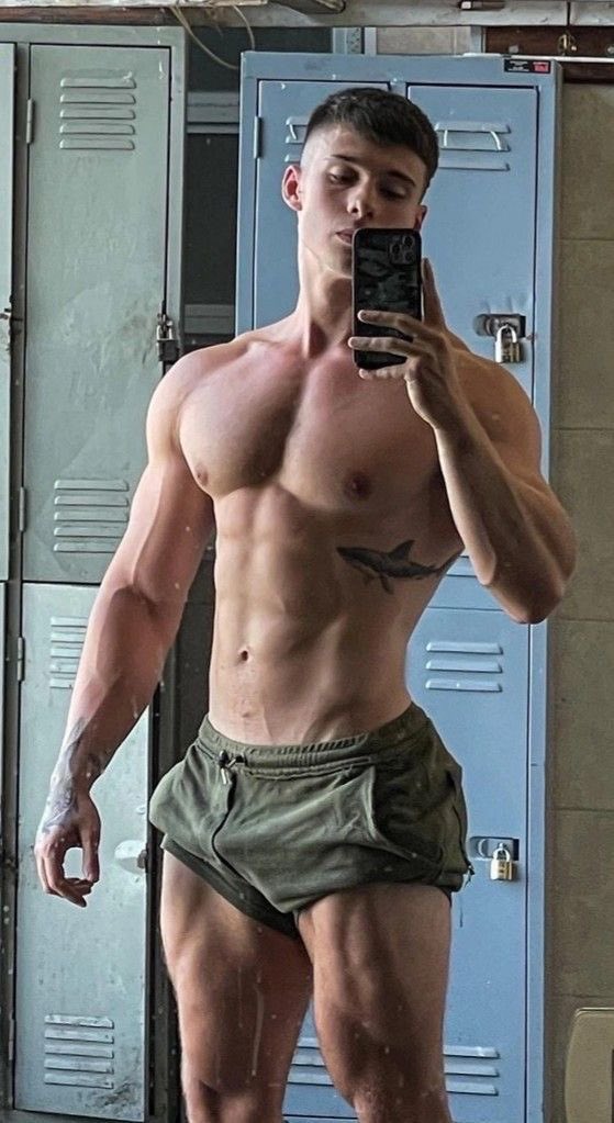 Dxcovenant9's tweet photo. Am I attractive ? https://t.co/BbG2g5NyFz