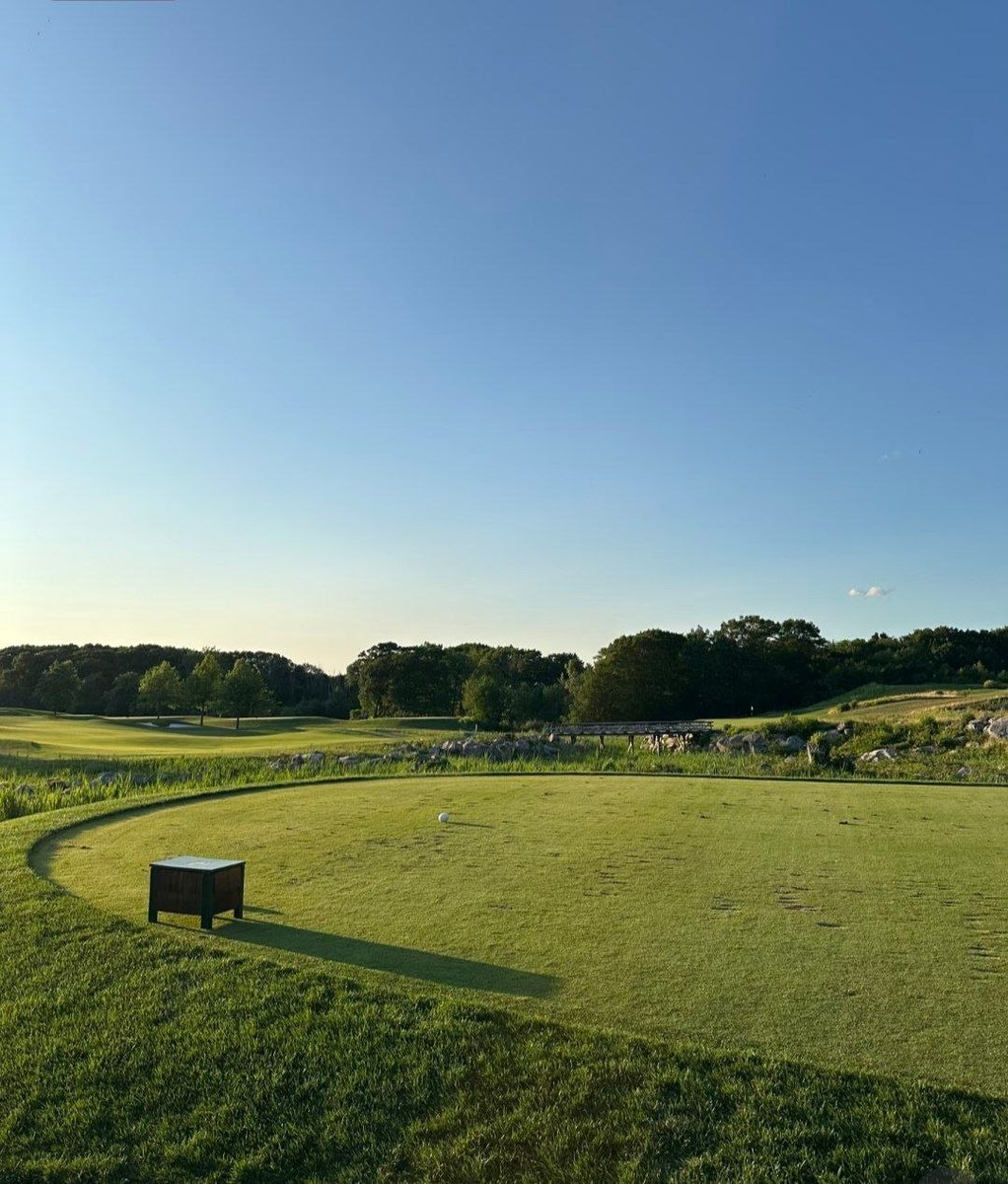 MadisonPartwl0's tweet photo. The most beautiful view on the golf course #golf https://t.co/Lh62lCoF05