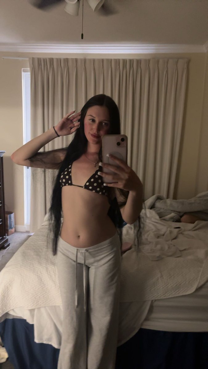 xxGoddeessRoxy's tweet photo. Next beach trip coming soon who's funding?🏝️💸💕

#findom #paypigs #goddess #owner #humanatm #losers #spoiled https://t.co/NrVjSdU6b3