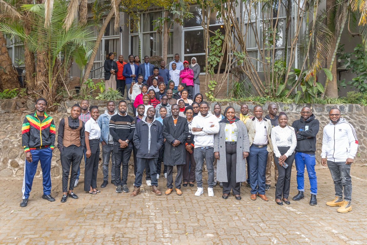 1daysooner's tweet photo. On August 14, 1Day Sooner and @MLW_Programme welcomed 50 clinical trial volunteers, research teams, and public officials to Blantyre, Malawi to celebrate healthy volunteers and recognize their contributions to clinical research. https://t.co/fQ7Fe6BzJc