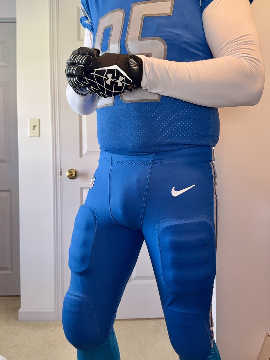GearguyPA's tweet photo. Some pics in my color rush Lions gear. #gearfetish #footballgear #footballpants https://t.co/Rz04zSvqXK