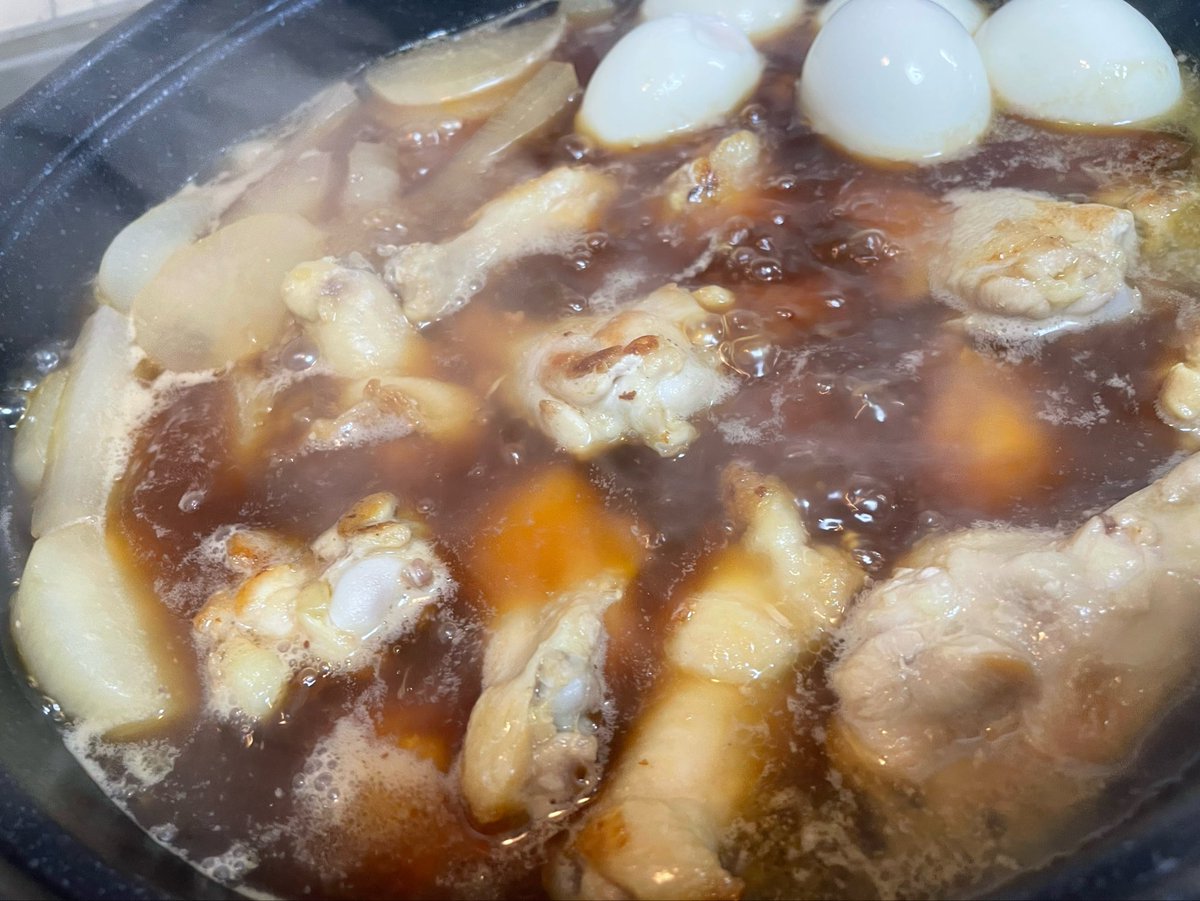 mayachinnnnn's tweet photo. 昨日の晩御飯はうま塩鶏ネギうどん◥█̆̈◤࿉∥
ほんでおちゅかれかんぴーのの前に
今日の晩御飯の鶏の手羽煮を下準備&amp;煮込みちゅー！
今日から時間変わってねむねむ(  ¯꒳​¯ )ᐝ
ほんではおつかれかんぴーの🍻 https://t.co/ZDZPj3cpH5