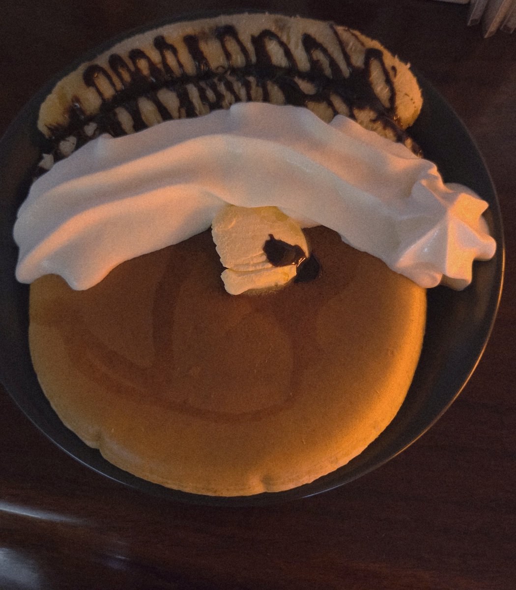 GOLF12280928's tweet photo. おはようございます😃
今日から９月🌰
バナナ🍌が腐りかけてきたのでパンケーキ🥞チョコかけてメープルシロップかけてホイップは消費期限過ぎてるので０カロリー🫣
カロリー取りすぎたのでお昼は抜きとします😋 https://t.co/tEE0S5Gm3D