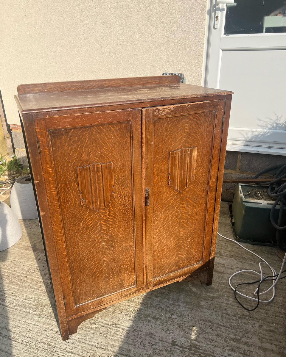 revclassline's tweet photo. It’s been a while! Today’s gorgeous weather matches this sweet Facebook Marketplace find. After lots of sanding and a coat of lime wax, it’s perfect for our bedroom. Swipe to see its original look. Four sleeps until our holiday! https://t.co/3oZvB5q9aZ