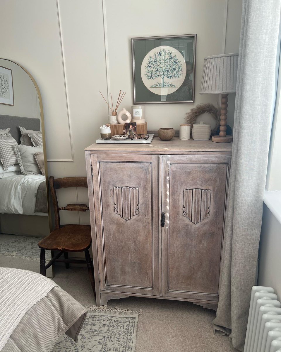 revclassline's tweet photo. It’s been a while! Today’s gorgeous weather matches this sweet Facebook Marketplace find. After lots of sanding and a coat of lime wax, it’s perfect for our bedroom. Swipe to see its original look. Four sleeps until our holiday! https://t.co/3oZvB5q9aZ