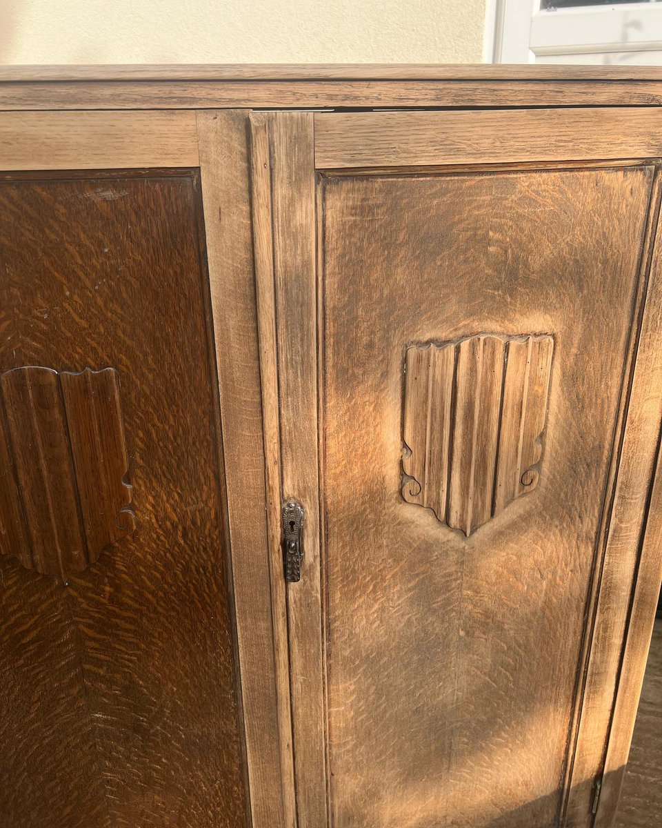 revclassline's tweet photo. It’s been a while! Today’s gorgeous weather matches this sweet Facebook Marketplace find. After lots of sanding and a coat of lime wax, it’s perfect for our bedroom. Swipe to see its original look. Four sleeps until our holiday! https://t.co/3oZvB5q9aZ