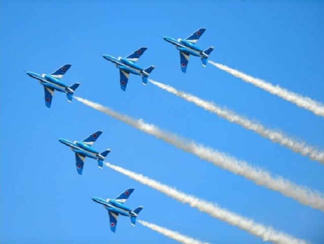 pokekaru's tweet photo. [ネット予約割] 11/3 ブルーインパルス飛行の大迫力航空ショー！航空自衛隊入間航空祭2026バスツアー

例年約20万人が集まる大人気航空ショーが2026年も到来！
↓
https://t.co/Y8mFdvBJTB

#航空自衛隊
#入間航空祭
#ポケカル https://t.co/FNxchAHVi8
