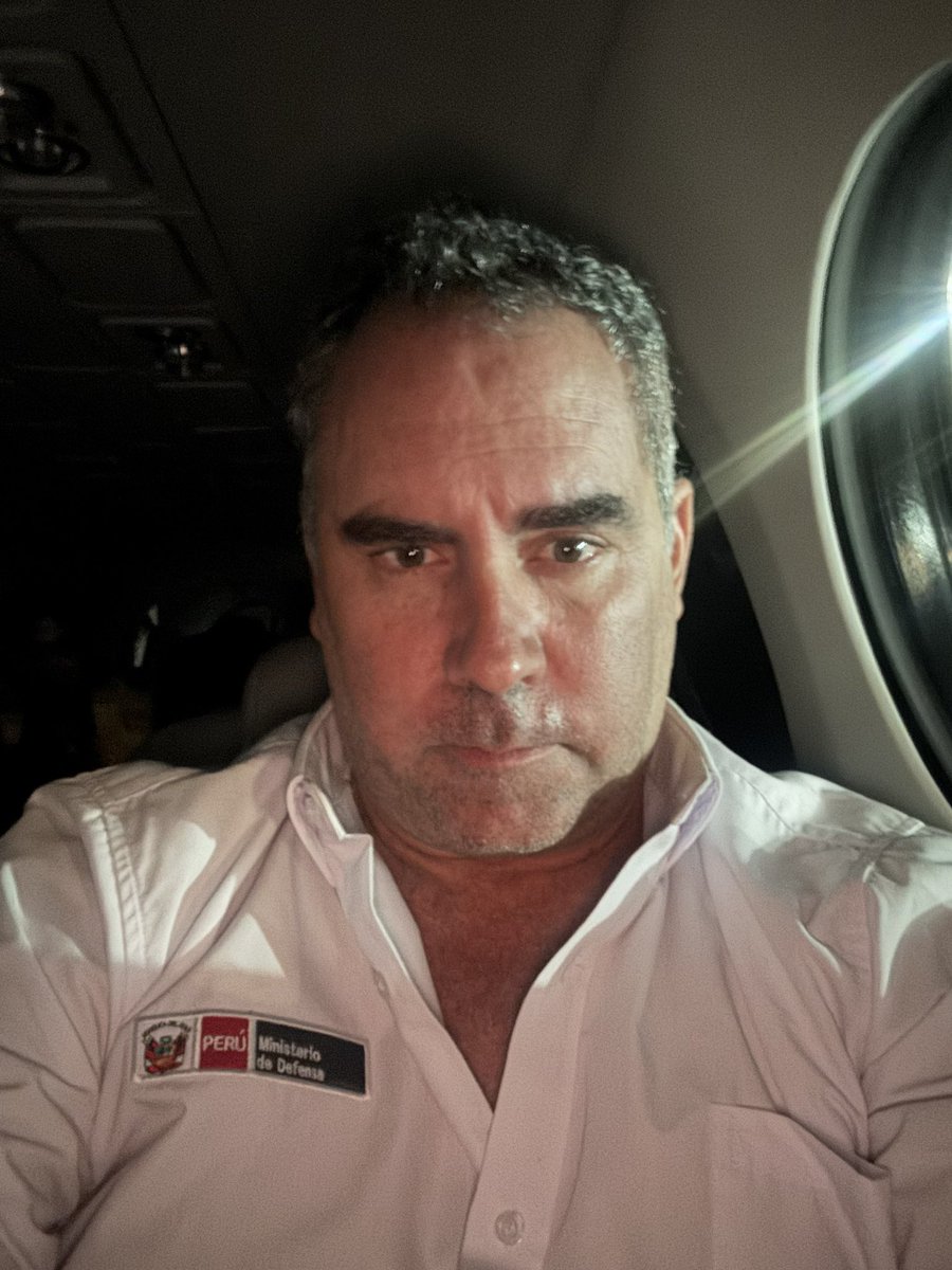 BelaundeRafael's tweet photo. Rumbo a Lima, a seguir trabajando por la seguridad nacional. https://t.co/J6abmBOGzR