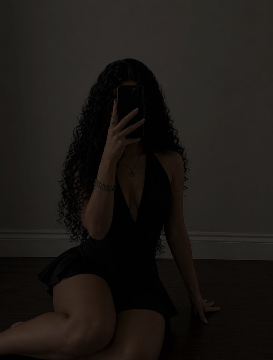 itsfloxox's tweet photo. Dress is hella short but still cute.. also wicked games by the weeknd https://t.co/I1Tg4ywgE4