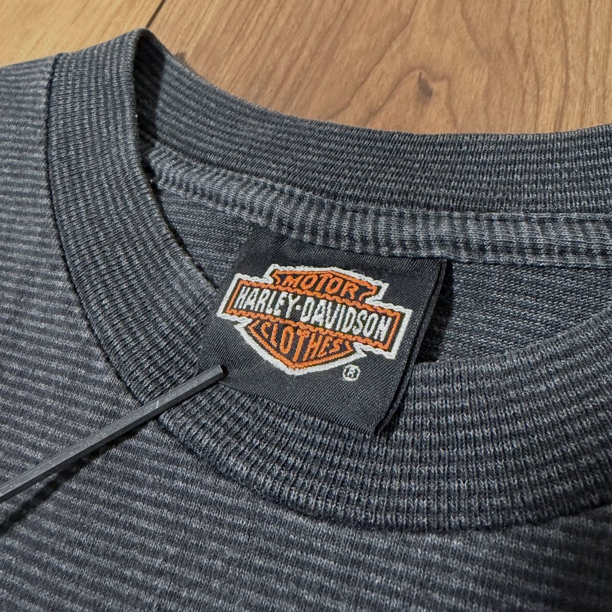 LettySchil4oz's tweet photo. Front Design 
The large printed graphic, commonly known as “Live the Legend, ” is a classic and highly popular design symbolizing Harley’s heritage and pride at the time. An eagle with outstretched wings and an emblem inspired by the Twin V engine https://t.co/ArWUxCOP7W