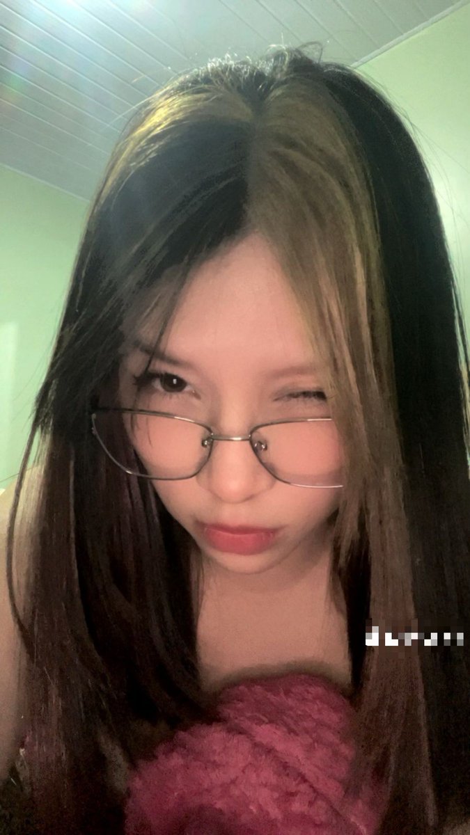 loonaticghost's tweet photo. fiz arte no cabelo do jeito q minha mãe proibia https://t.co/eyQEWf47K2