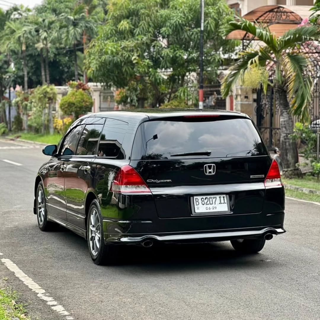 BurtAdellgo's tweet photo. Honda Odyssey Absolute 2. 4 RB1 AT 2004 for sale. Privately owned, road tax valid until June 2026, 120, 000 km with genuine service records, original well-maintained interior, sunroof, smooth engine, responsive automatic transmission, clean body, https://t.co/w3wo9vQAjl