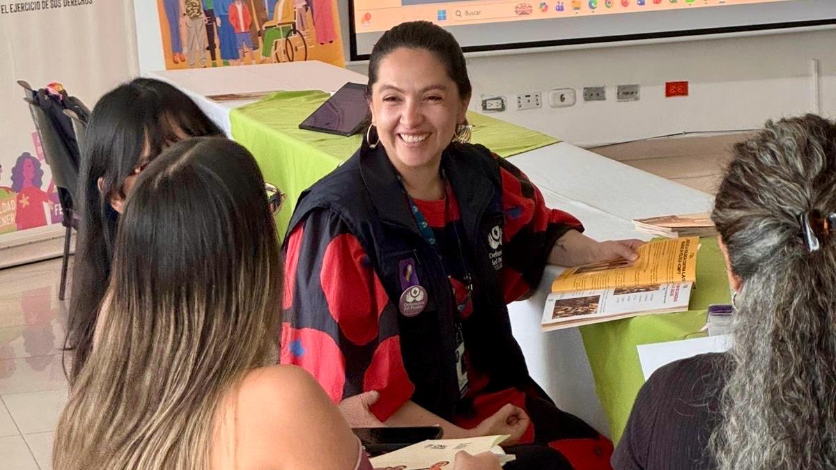 DefensoriaCol's tweet photo. En Bucaramanga, junto con el @CNE_COLOMBIA, @ONUMujeresCol y la Fundación @Mujeryfuturo1, dialogamos sobre los retos y oportunidades para prevenir y enfrentar la violencia contra las mujeres en política en Santander, y sobre la importancia de fortalecer su participación en asuntos públicos.

Durante el encuentro conocimos la “Agenda Política Común de Incidencia de las Mujeres Jóvenes de Santander 2026“ y asumimos el compromiso de contribuir a potenciar sus voces y propuestas. Una agenda que pone en el centro el derecho a una vida libre de violencias, a un ambiente limpio, saludable y sostenible, y a la paz.