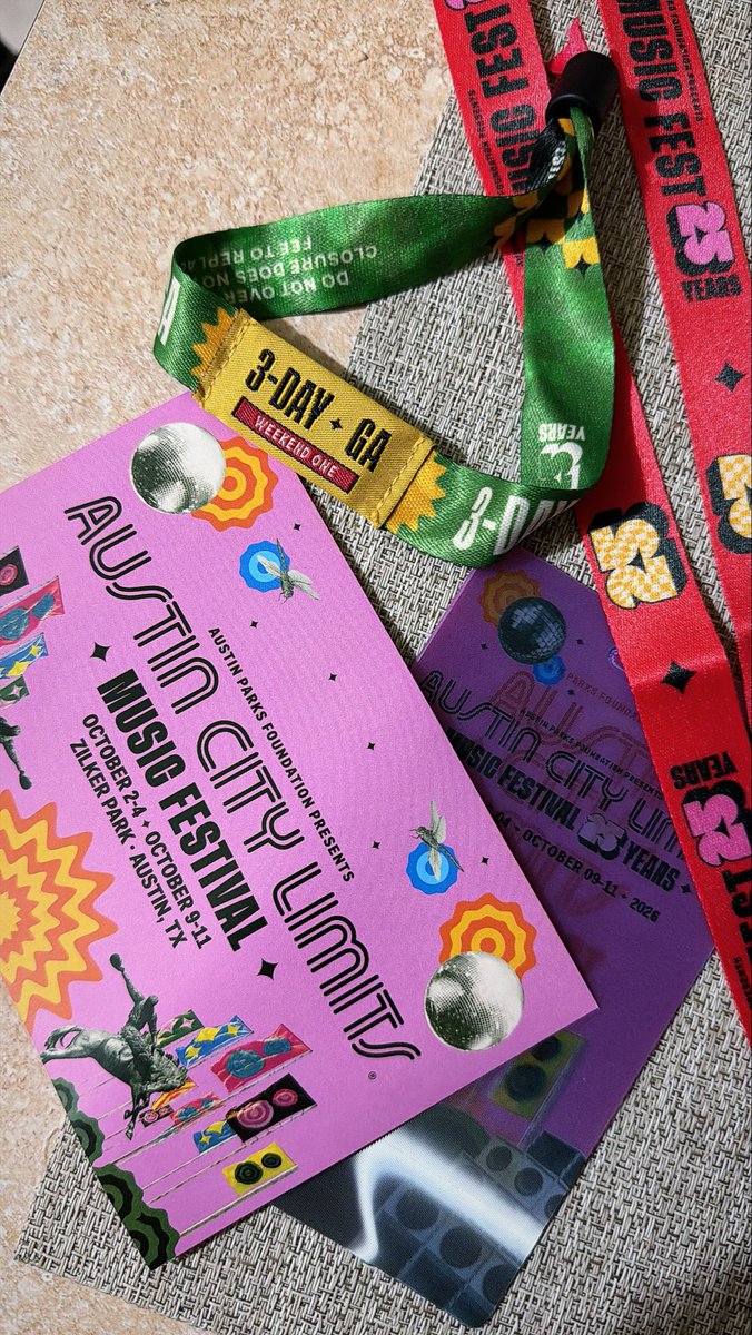 Gordo_Hype's tweet photo. & so it begins! 😝 @aclfestival #ACL #AustinCityLimits #Skrillex #TwentyOnePilots #LolaYoung #YoungMiko #RüfüsDuSol #CharliXCX #Labrinth #BrandonFlowers #RebeccaBlack https://t.co/2xxmdTrZfS