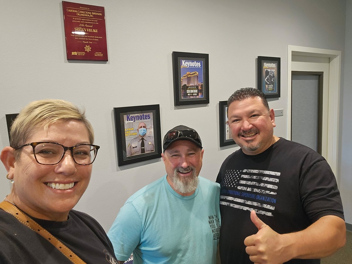 CCSOcorrections's tweet photo. CCSO was delighted to welcome former Board members Sabrina Harris and Jeff Welch for a surprise visit last week! It was wonderful to see them, catch up and hear how they're enjoying retirement. We are grateful for the time and dedication they continue to give to our organization. https://t.co/03vQPEI6Pp
