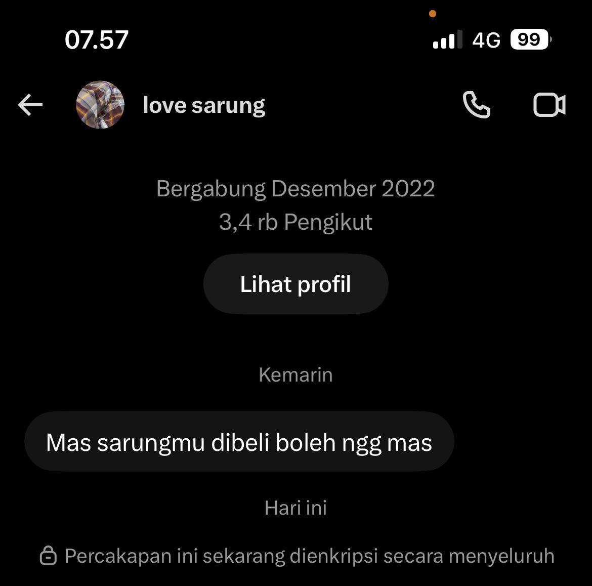urscrtistvan's tweet photo. Perasaan aku gada ngepost pake sarung? Napa banyak yang minta sarung? https://t.co/psgwFNTRv4