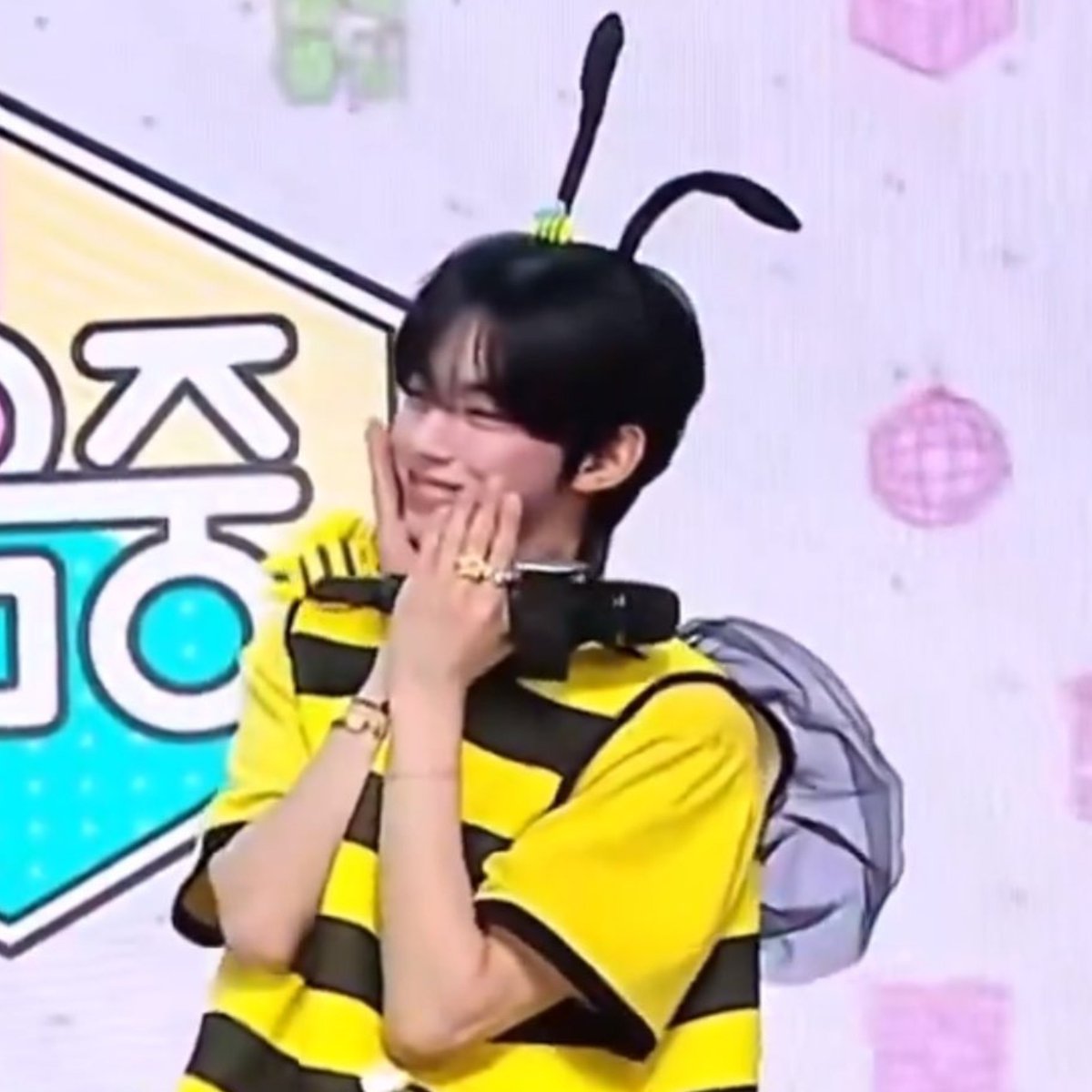 Do_beeing's tweet photo. 。                　♡ 。　　♡。　　♡
                 ♡。　＼　　｜　　／。　♡
　                         나는 아가랍니다
                 ♡。　／　　｜　　＼。　♡
                  。　♡。 　　。　　♡。   。 https://t.co/7jymZ2ZfSp