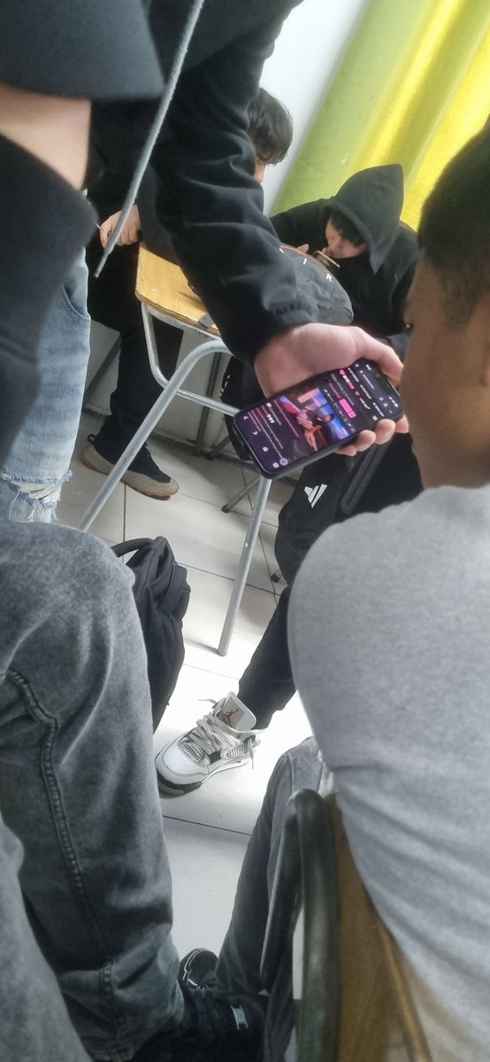 gorditrollo's tweet photo. Como cuando se ponen a ver el video porno del papi micky en plena clase https://t.co/95Ht1BHjlx