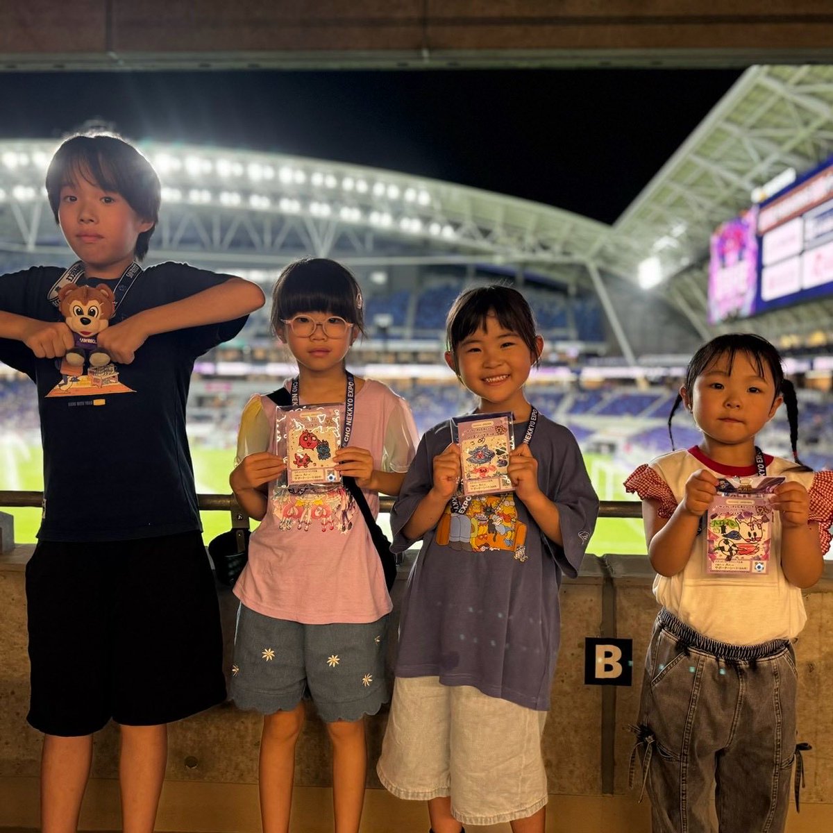 sanfrecceREGINA's tweet photo. 8/29(土)ホーム開幕戦 vs. 大宮に、
「レジーナ オリジナルチケット」を持って、たくさんの園児の皆さんとご家族、先生方がスタジアムへ来てくれました✨

たくさんの応援、本当にありがとうございました💜

またスタジアムでお会いできる日を、レジーナ一同楽しみにしています🏟️⚽️

Sponsored by マイクロンメモリ ジャパン株式会社

#サンフレッチェ広島レジーナ