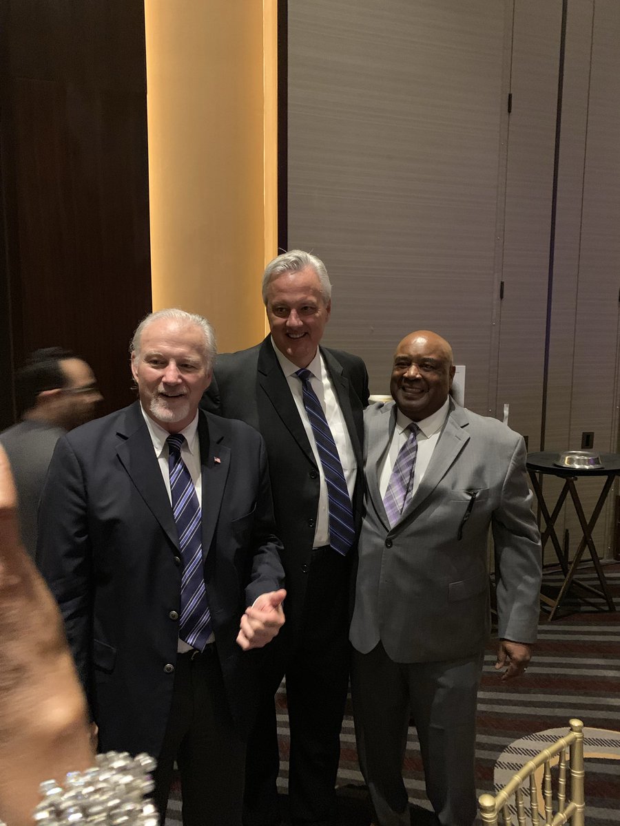 Vol_Haiku's tweet photo. @rockytopnow My dad’s teammate at Memphis State. This was at his Tennessee Sports Hall of Fame Induction. Rest in Peace Kippy https://t.co/UuS5PgcTVk