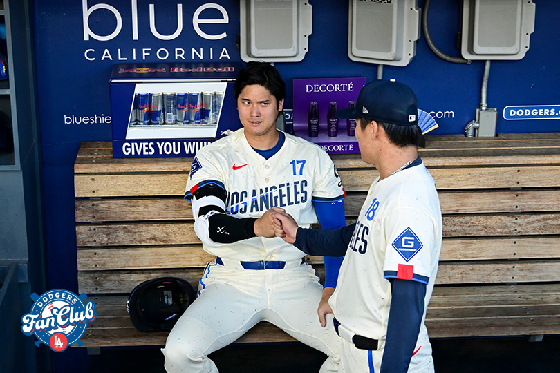 DodgersFCJP's tweet photo. ＼ 💙今週のナイスコンビ 💙 ／

大谷翔平選手＆山本由伸投手📸

投打の柱としてチームを引っ張る最強日本人コンビの、この弾ける笑顔！
見ているこちらまで幸せな気持ちになりますね😊
チームの雰囲気の良さが伝わってきます！

皆さんはこの2人のどんなシーンが好きですか？
ぜひリプ欄で教えてください👇

#大谷翔平
#山本由伸
#ドジャース
#ドジャースファンクラブ