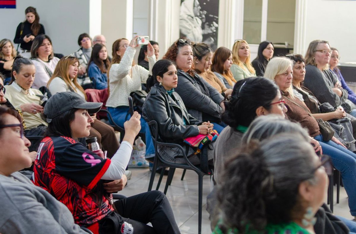 FrenteGrandear's tweet photo. Las mujeres del Frente Grande de todo el país nos convocamos en el Primer Encuentro Federal, para encontrarnos, organizarnos y consolidar la fuerza de nuestras compañeras.

Con organización y unidad, construimos la fuerza que necesitamos. https://t.co/TpA8nrKGAl