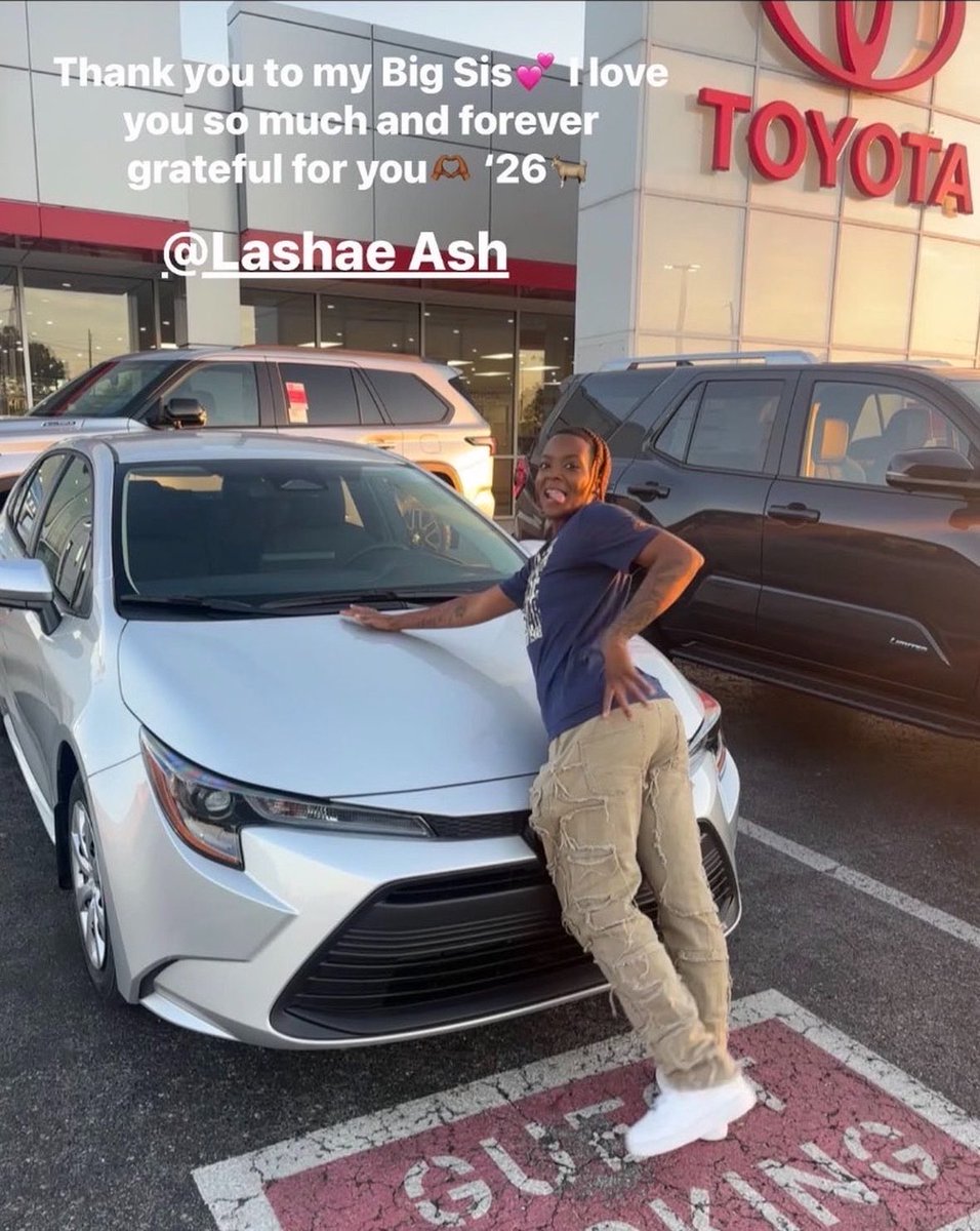 rach_6977's tweet photo. aww Olandria bought her sister a car!! https://t.co/Zl1JlDBLdC
