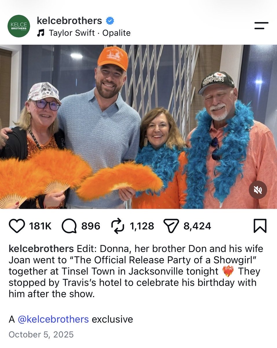 lal25p4's tweet photo. @icarussrry @cizzlebackup This photo was sent directly to them from travis' aunt who is in this photo https://t.co/BKVYeKNVpF