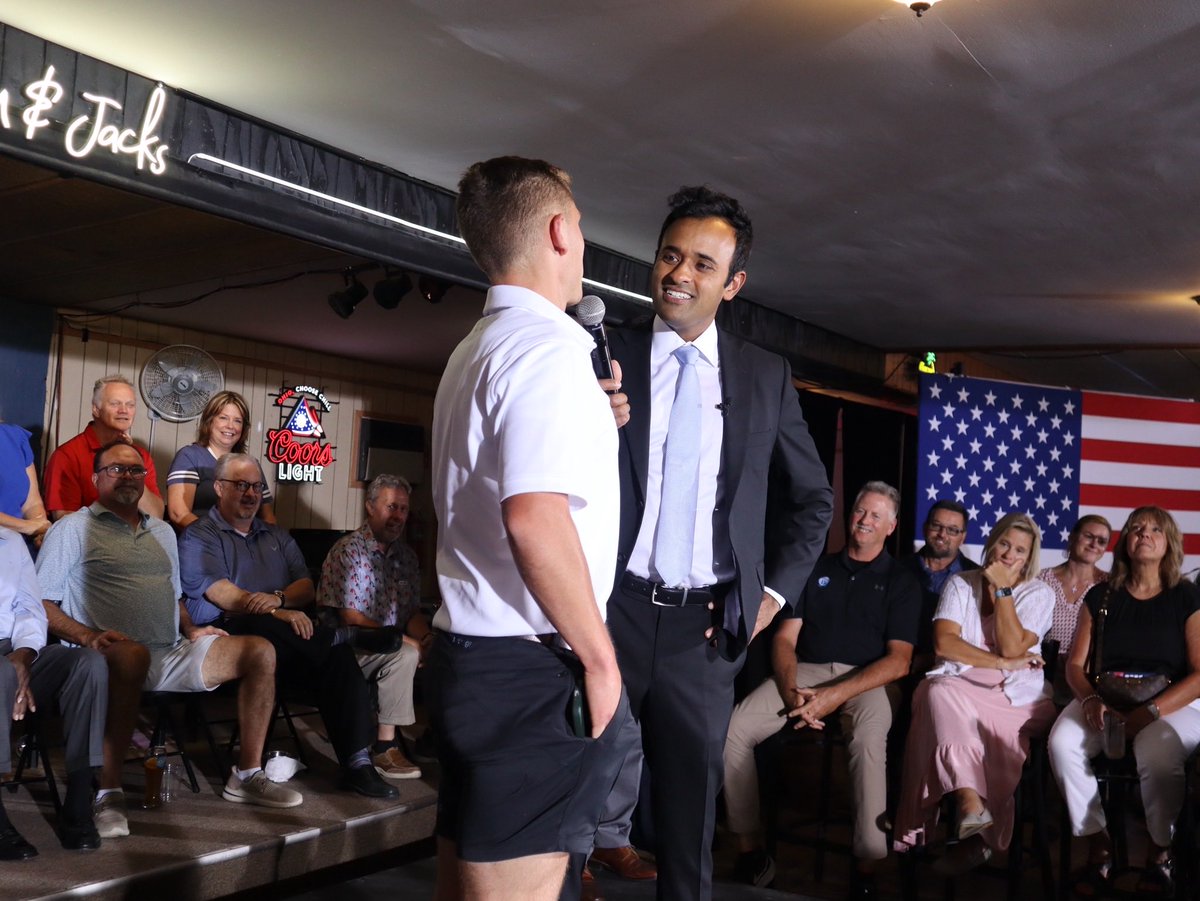 VivekGRamaswamy's tweet photo. Massive town hall at Jim &amp; Jack’s in my hometown of Cincinnati tonight. Cut property taxes, crush crime, slash electric bills, usher in a revival for Queen City &amp; the Buckeye State. 💪🏼 https://t.co/pECm0vLZrB
