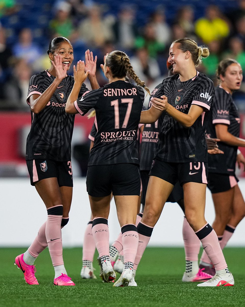 weareangelcity's tweet photo. What a first 45 😮💨 First-half scenes from #BOSvLA.
#Volemos | #NWSL | @sproutsfm https://t.co/Itz9FAtWeO
