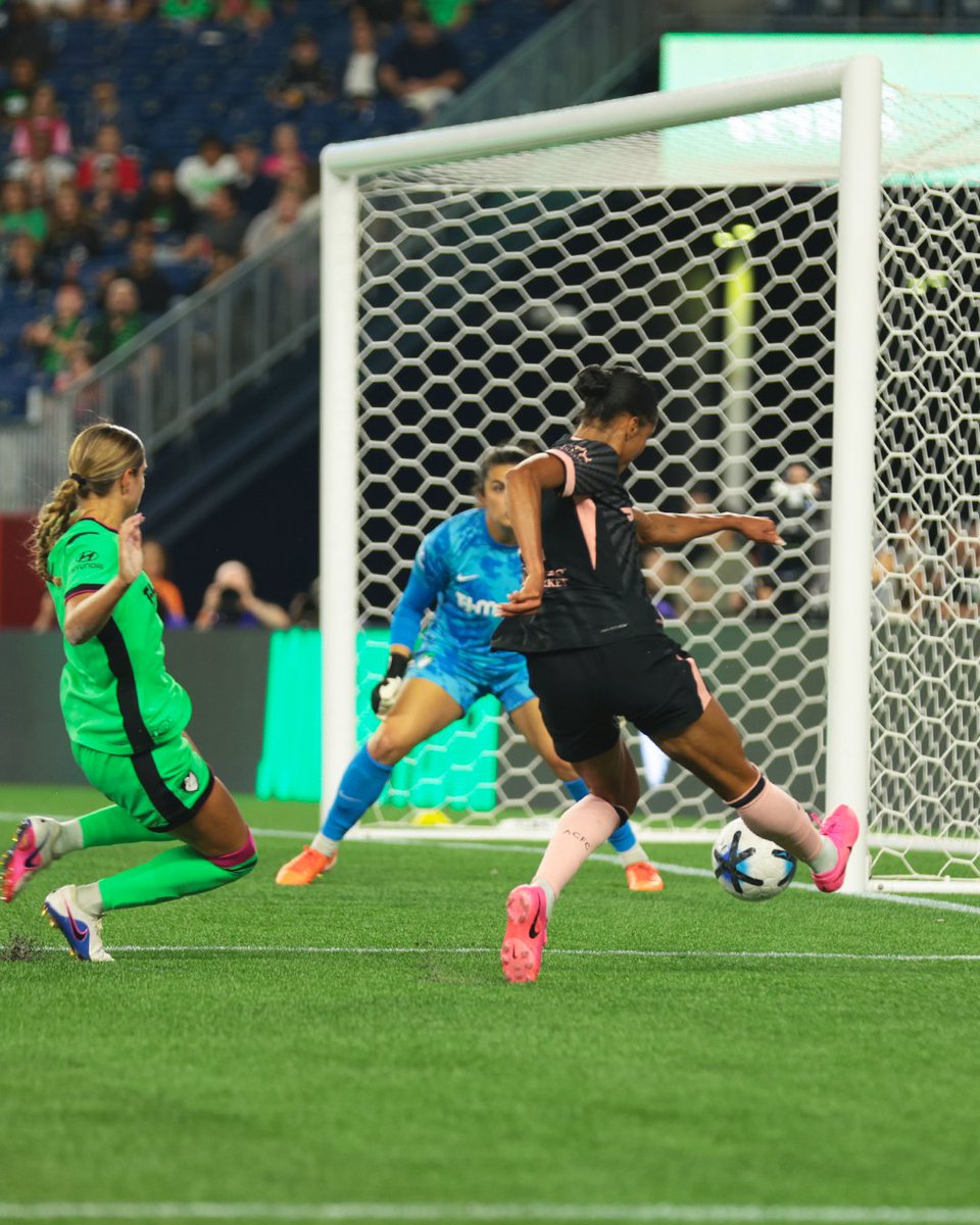 weareangelcity's tweet photo. What a first 45 😮💨 First-half scenes from #BOSvLA.
#Volemos | #NWSL | @sproutsfm https://t.co/Itz9FAtWeO