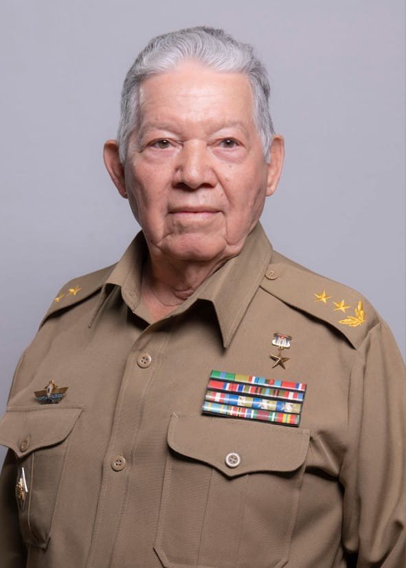 AnabelRamrezLp2's tweet photo. Hoy está  de cumpleaños este 31 de agosto, el General de División Ramón Pardo Guerra. #Cuba #PorCiroRedondoTodp #LatirAvileño https://t.co/uFNFcRbhVw