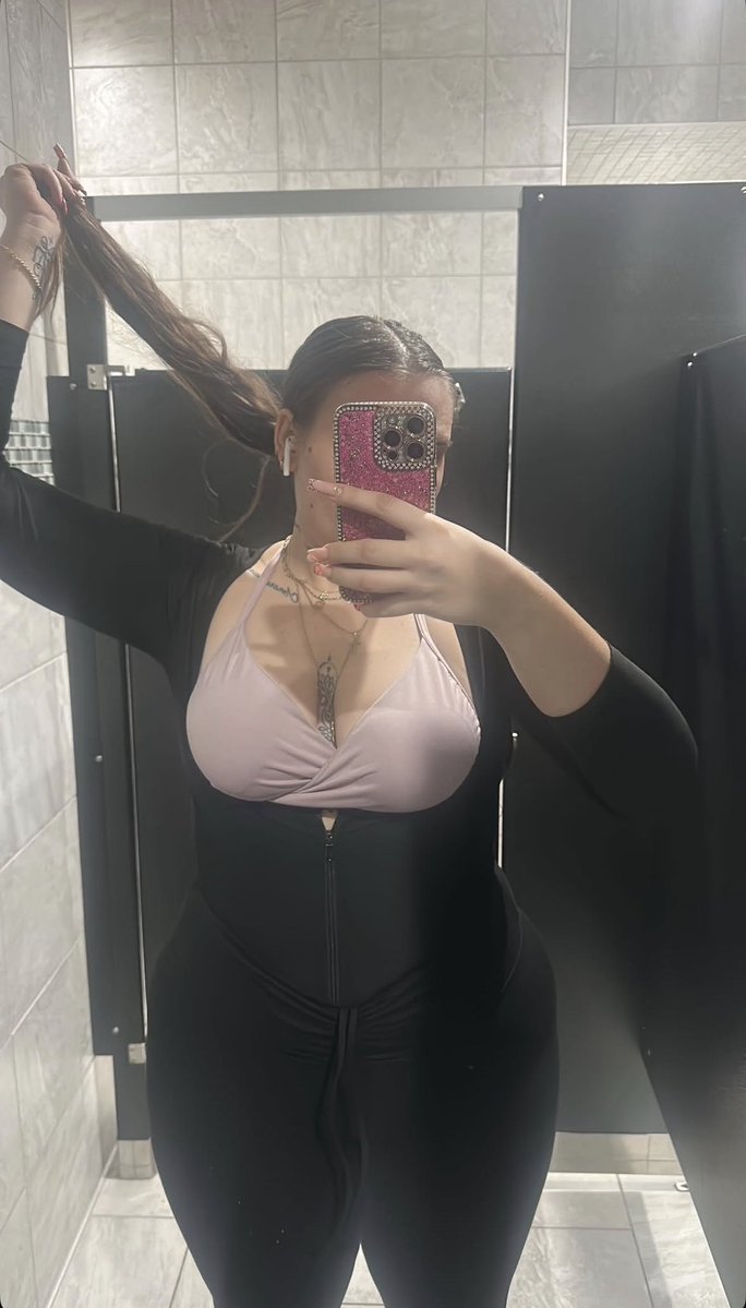 JennaThickAss's tweet photo. Come Buy My Content Daddy 😩 Let Me Drain Your Wallets 😏 https://t.co/VgQ0J2clRW
