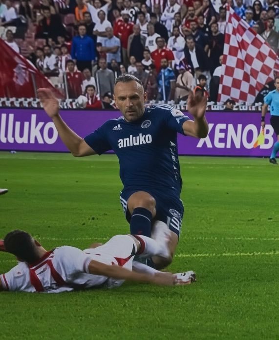 ufukndr82's tweet photo. Fenerbahçe'den başka, ilk 3 haftada 3 net penaltısı verilmeyen takım var mı sirk liginde? https://t.co/rewlvbovtU