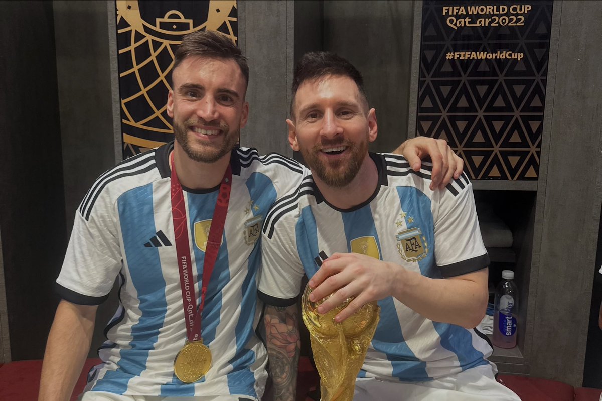 nico_taglia's tweet photo. Hoy es un día especial por muchos motivos.

Leo, tantos años a tu lado y tantas cosas compartidas. Qué orgullo haber podido defender esta camiseta con vos y haber vivido de cerca todo lo que representás para nuestra Selección.

Fuiste un ejemplo para todos nosotros. Dentro de la cancha, por todo lo que conseguiste; y fuera de ella, por la persona y el compañero que siempre fuiste. Nos enseñaste a competir, a levantarnos y a seguir creyendo hasta conseguirlo.

Gracias por todo, capitán 🩵🤍🇦🇷

Y bueno… cumplir 34 compartiendo día con esta noticia tampoco estaba en mis planes 😂🎂