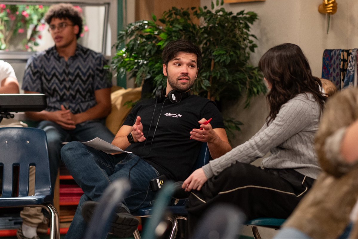 NathanKress's tweet photo. So incredibly honored to have the opportunity to direct this wonderful and RIDICULOUSLY talented team over at Hollywood Arts for a couple episodes. The infectious energy on that set, the love of the craft, the music... the MUSIC, you guys. I can't tell you how excited I am for you to see what we've been working on. Check it out on Netflix on October 15th!!!