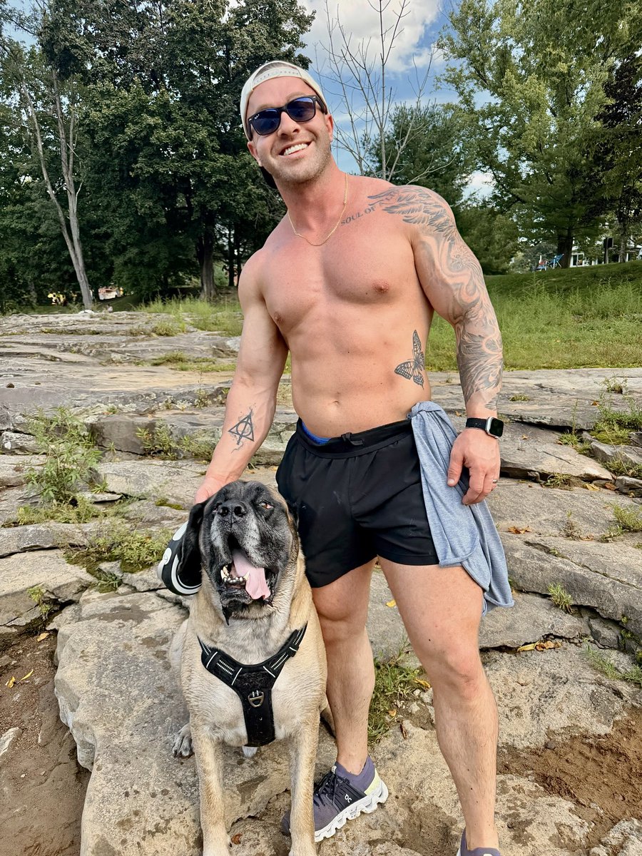 allthegaynz's tweet photo. Gryffin loves nature https://t.co/TPqypEXRZk