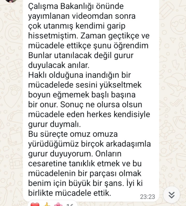 ogretmensendika's tweet photo. Mülakat mağduru öğretmenlerin mücadelesinin kazanımı bugün tescillendi.

Arkadaşlarımız, kamuya atanma ve geçiş sürecinin ilk aşamasında iki ile yerleşti: İstanbul ve Şanlıurfa.

Bu kazanım, öğretmenlerin birlikte verdiği mücadelenin sonucudur. Sendikamız, geçiş yönteminin sağlıklı ilerlemesi ve kazanımın çeşitli bahanelerle geri çekilmemesi için zaferi kısık sesle duyurdu.

Ama artık söylemenin zamanı:

Yüzlerce insan, yüzlerce aile, memleketin dört bir yanında aynı sözü birbirine söylüyor:

Yaşasın Öğretmen Sendikası!

#MücadeleEttikKazandık