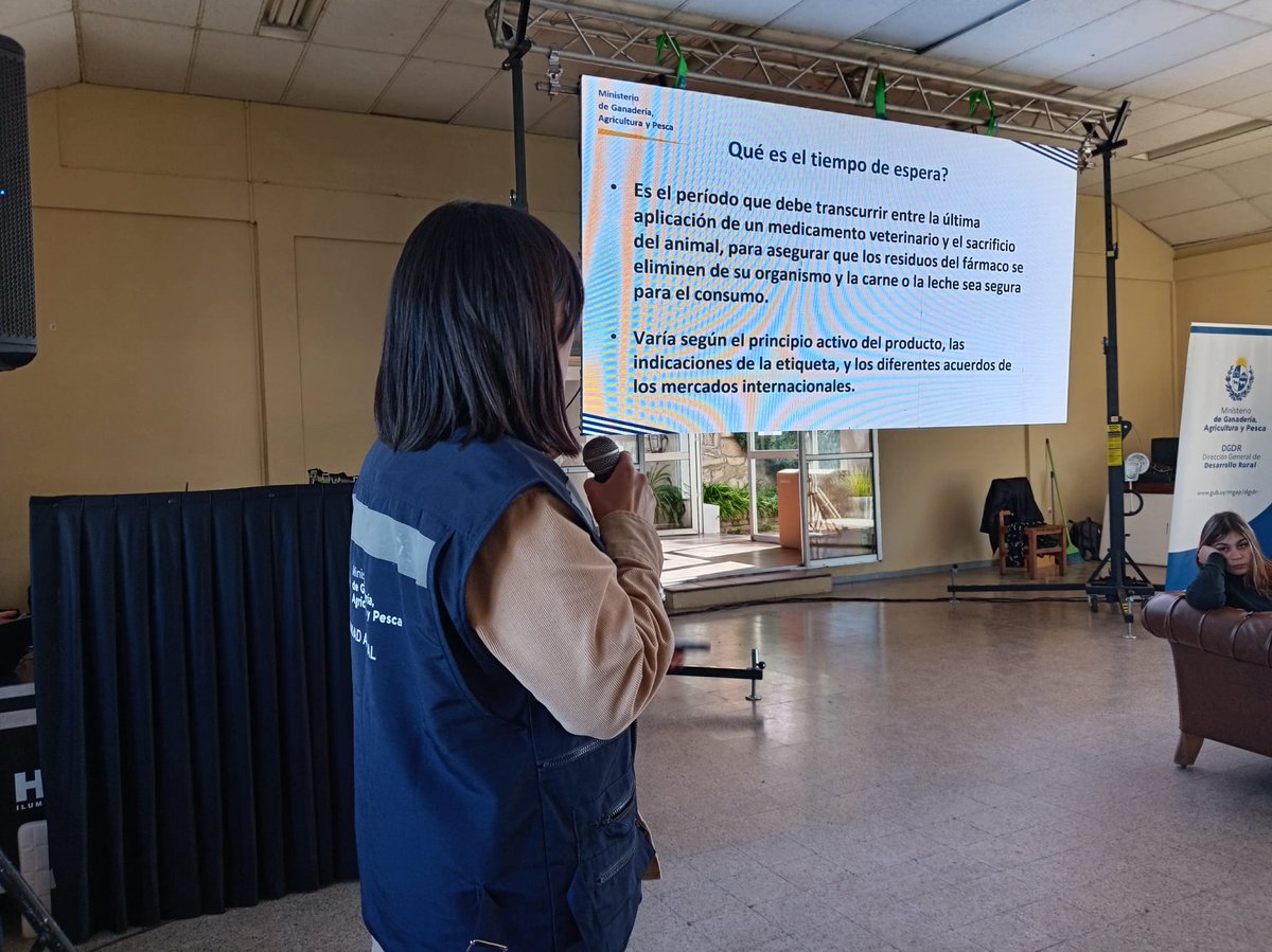 PlanAgro's tweet photo. 📍Minas, Lavalleja |🗓️29 de agosto
Charlas sobre
✔️Control de garrapata
✔️Condición corporal en vacunos
✔️Bienestar animal ...
🗣️Dra. Betina Cóppola...
En el marco del Encuentro Nacional de Jóvenes Rurales en📌Parque Campanero , Soc. Agrop. de Lavalleja
#REAF #CHJR #PNAF https://t.co/7LQJBVl05Z